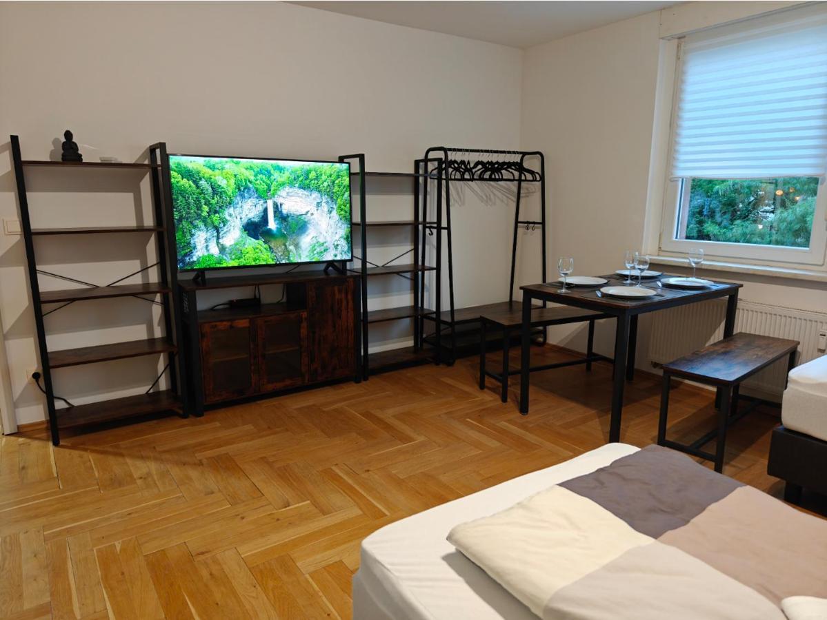 2br Apartment, Parking, Wi-fi, Tv In Karow * Berlim