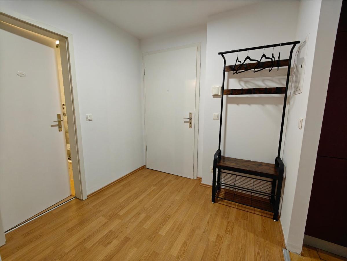 2br Apartment, Parking, Wi-fi, Tv In Karow * Berlim