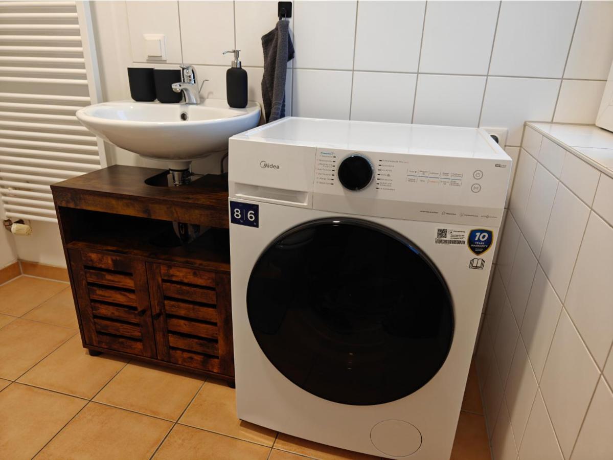 2br Apartment, Parking, Wi-fi, Tv In Karow Berlim